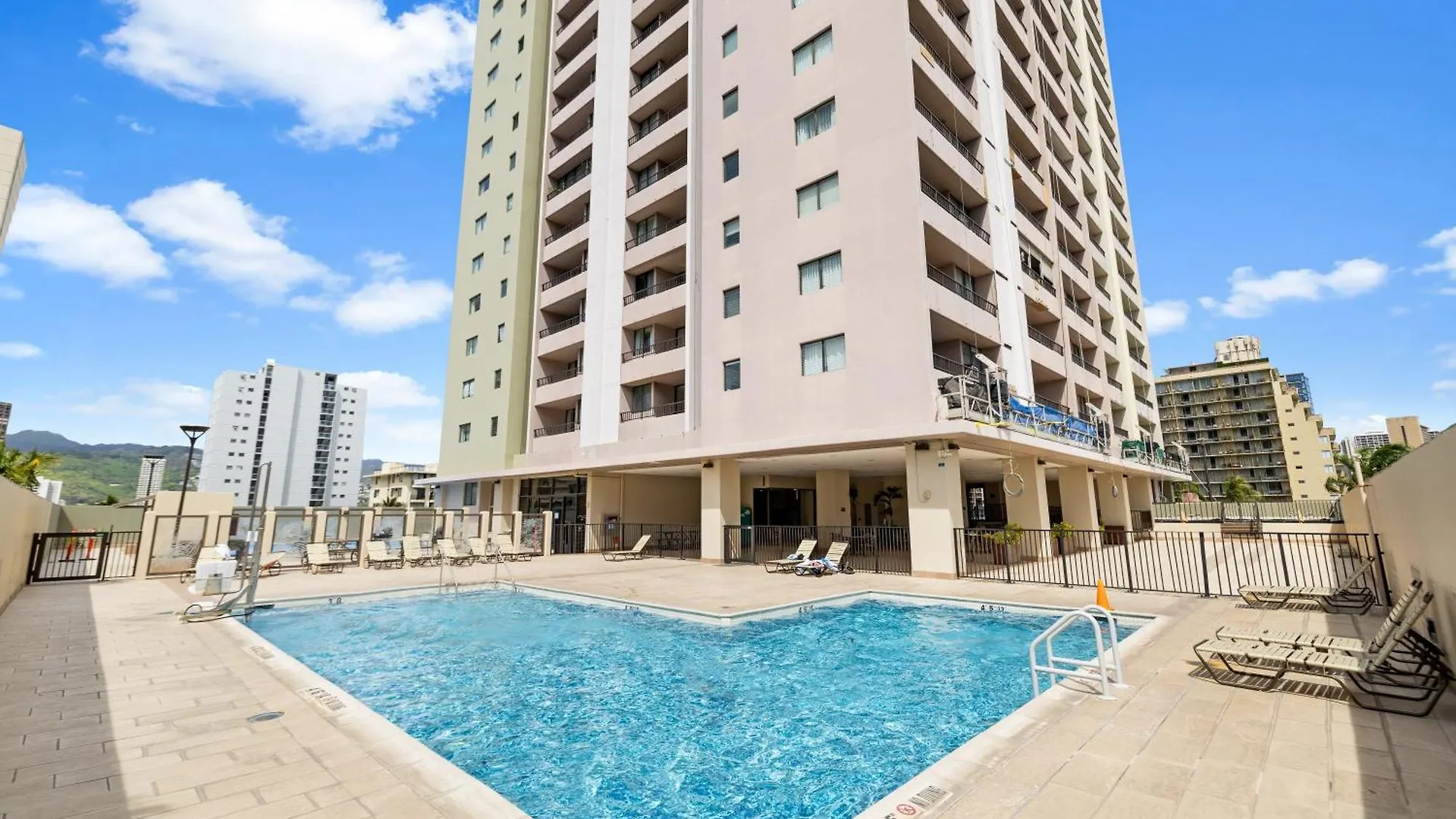 Royal Kuhio 1709 - Spacious Studio With Stunning Ocean City Views In The Heart Of Waikiki! Honolulu