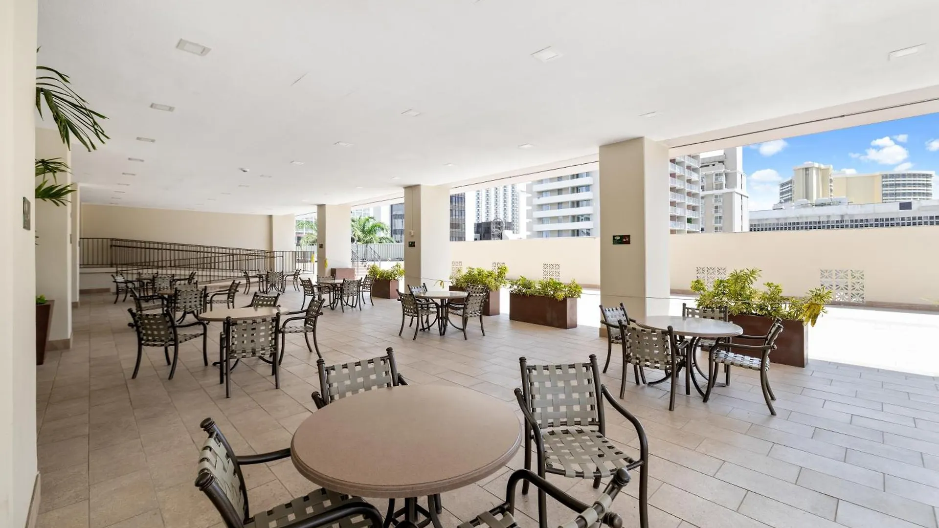Royal Kuhio 1709 - Spacious Studio With Stunning Ocean City Views In The Heart Of Waikiki! Honolulu United States